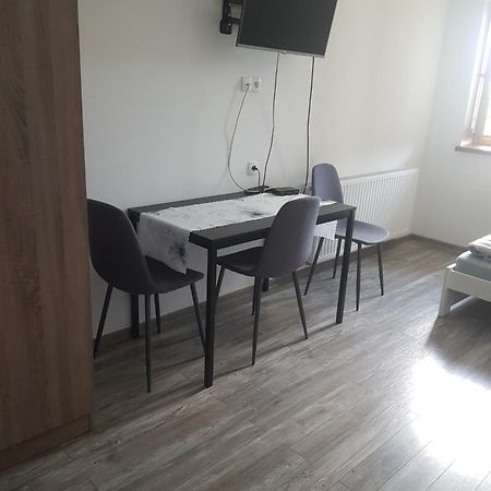 Stas -Przy Szkole Nr 3 W Skawie Skawa Екстериор снимка